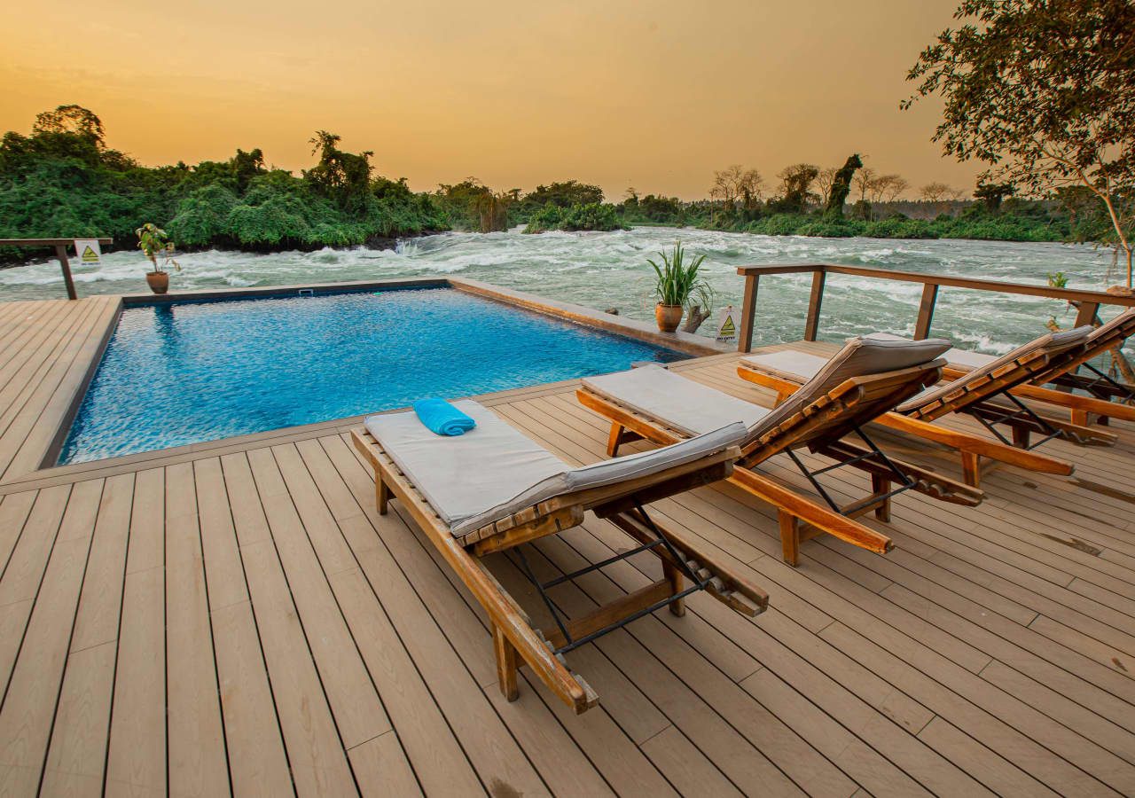 Wildwaters lodge swimming pool and deck 1280