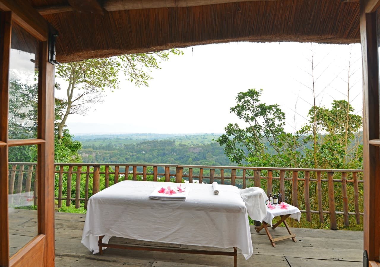 Kyaninga lodge massage on the deck 1280