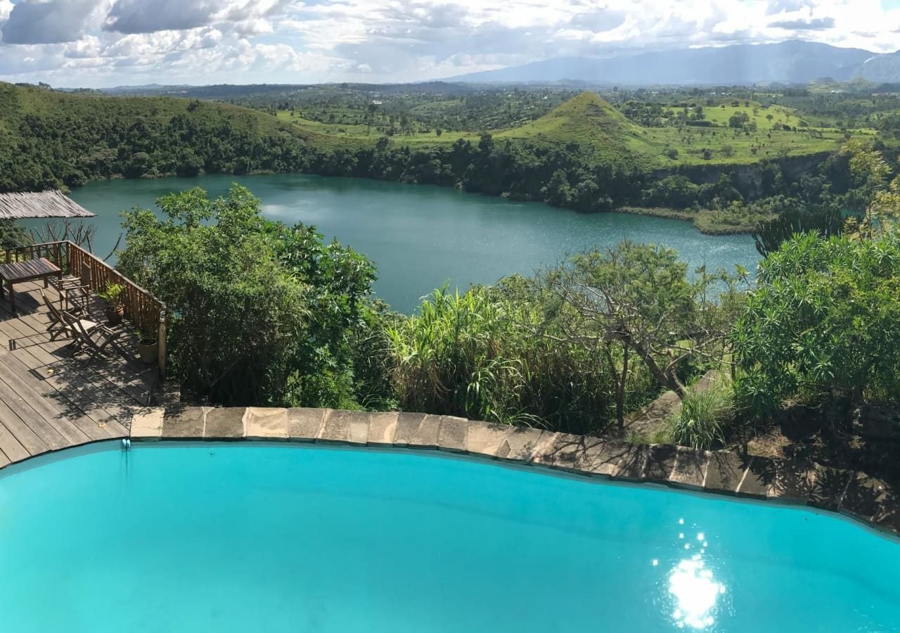 Kyaninga lodge swimming pool 1280