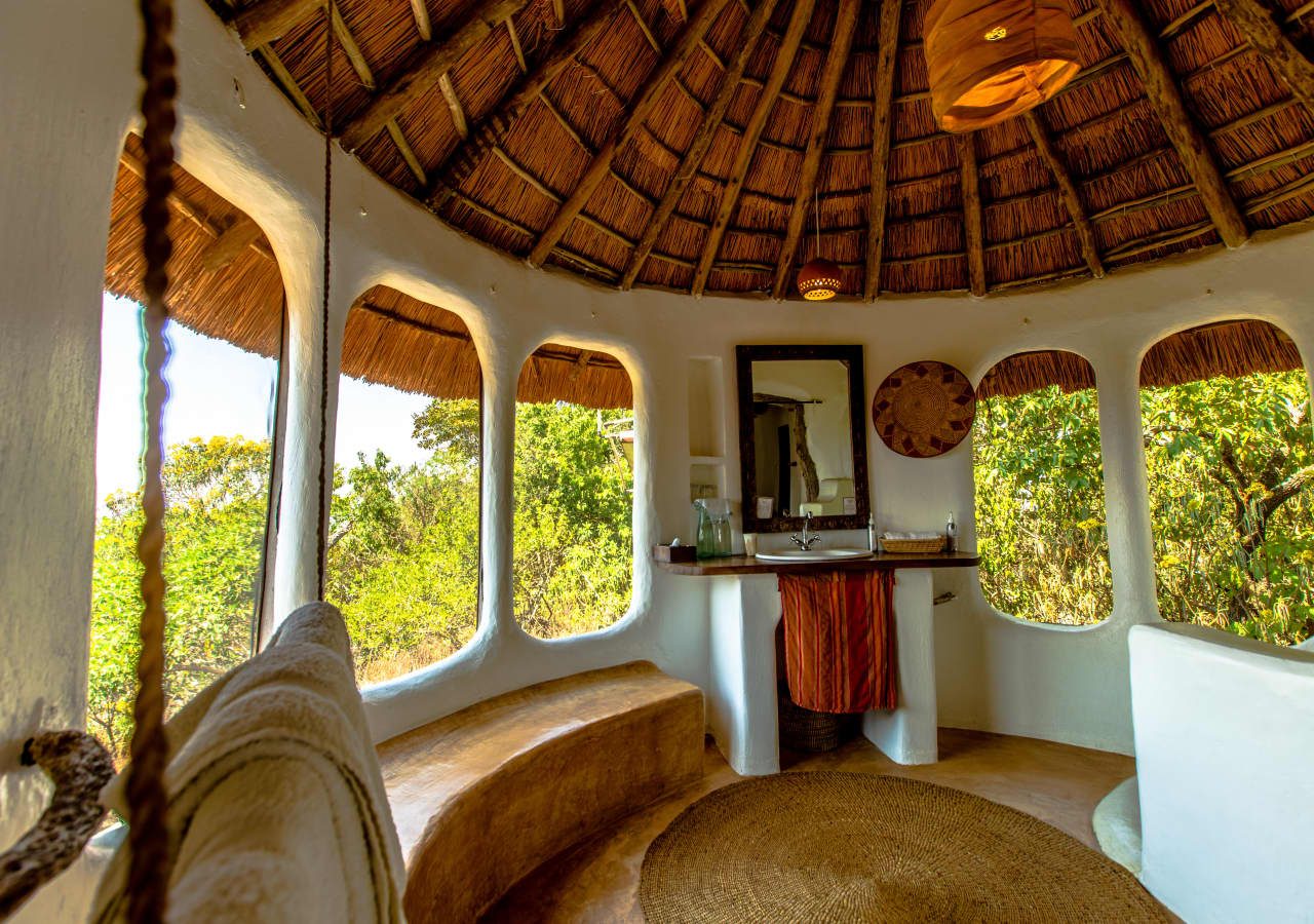 Mihingo lodge guest bathroom 1280