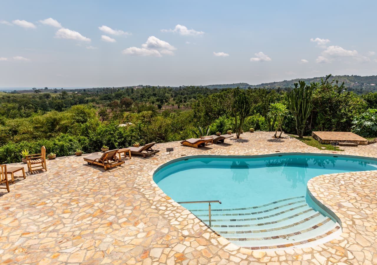 Kyambura gorge lodge swimming pool 1280