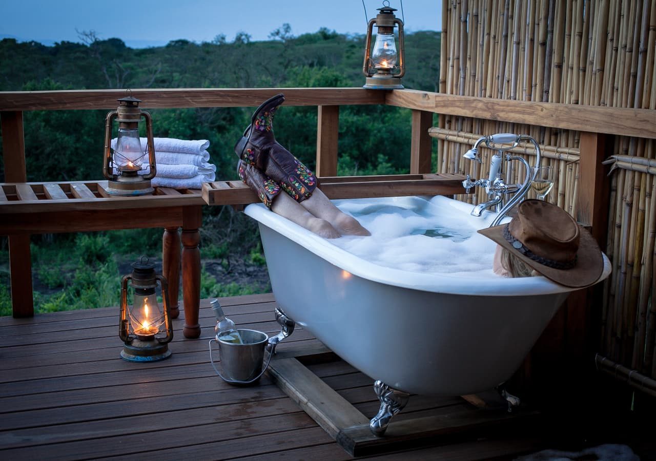 Semliki safari lodge outdoor bath with a view 1280