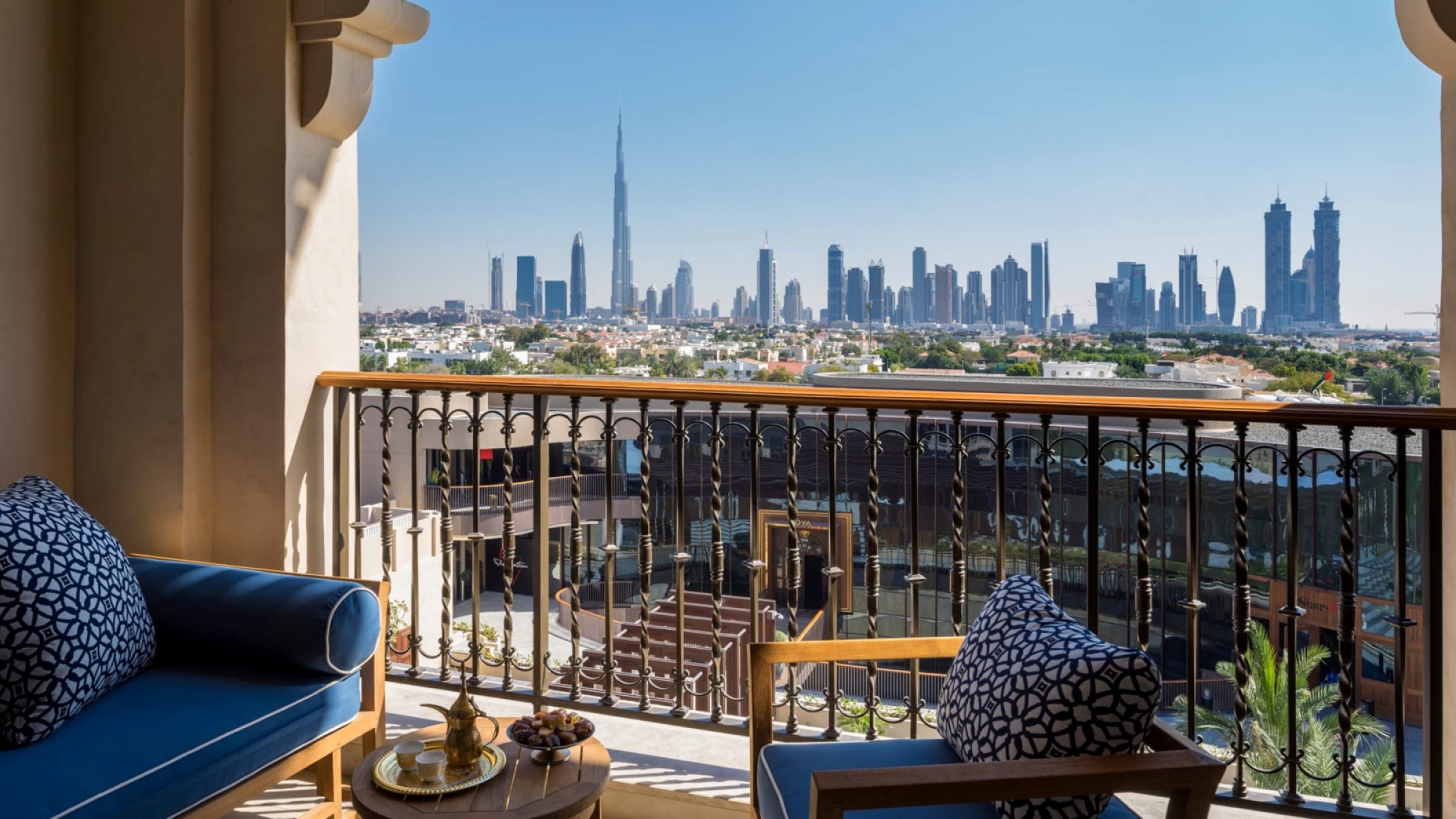 Four seasons dubai jumeirah beach balcony overlooking the city 2400