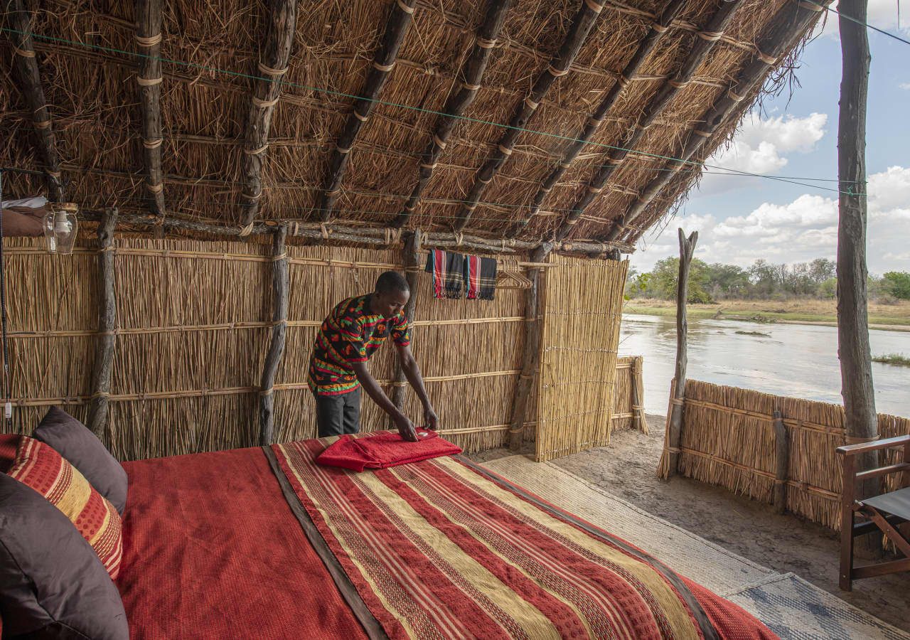 Mwaleshi camp chalet double bedroom 1280