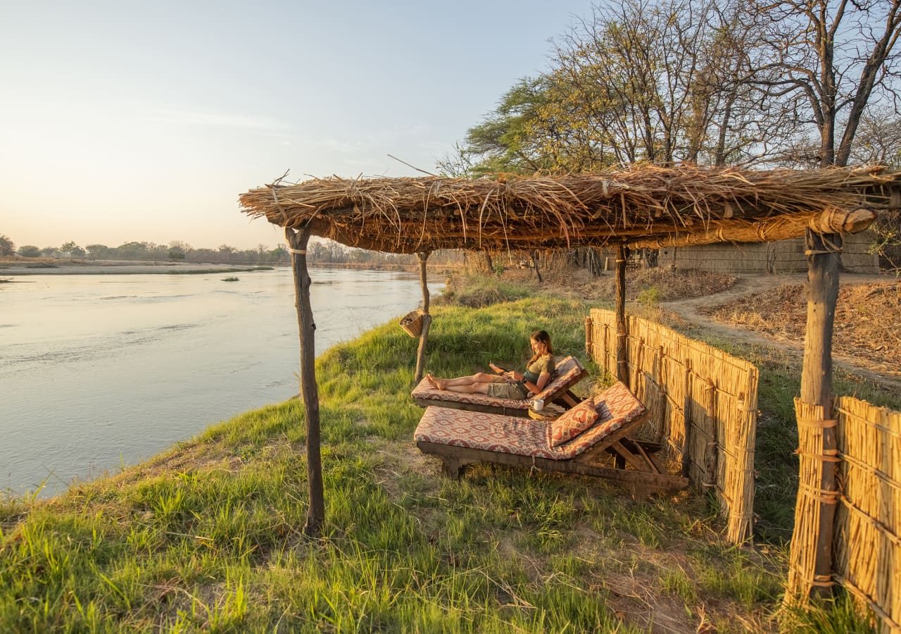 Mwaleshi camp loungers by the water 1280