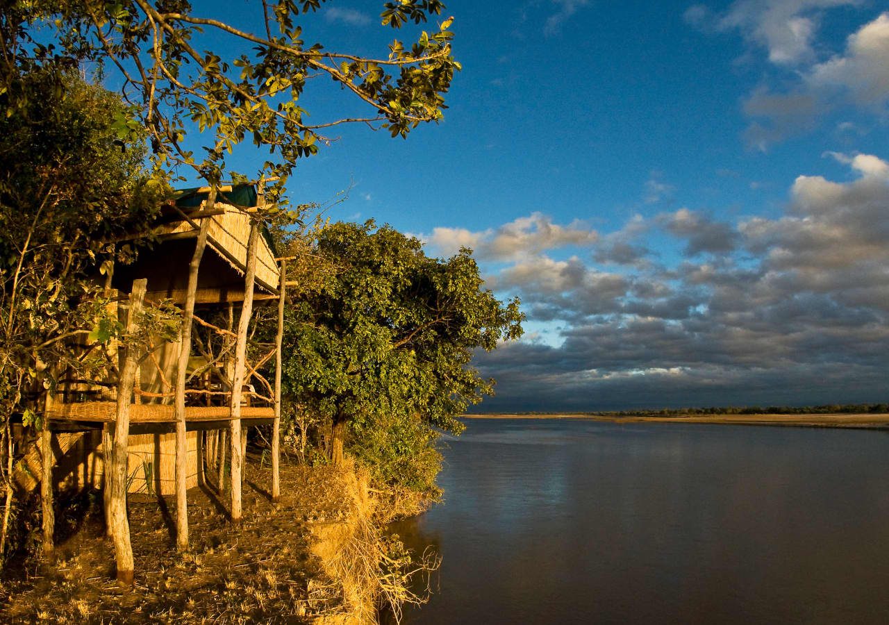 Island bushcamp tented room overlooking the river 1280