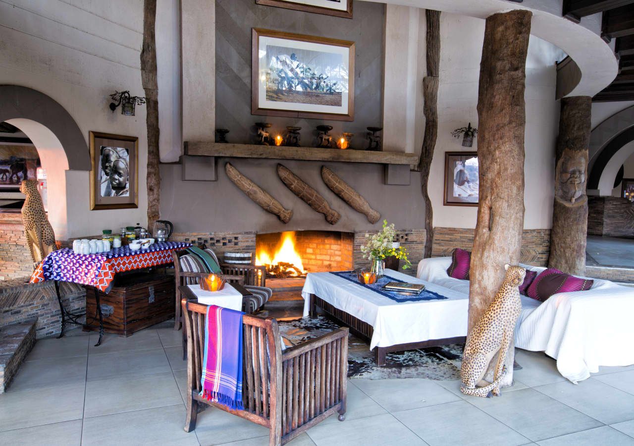 Chilo gorge safari lodge lounge area 1280