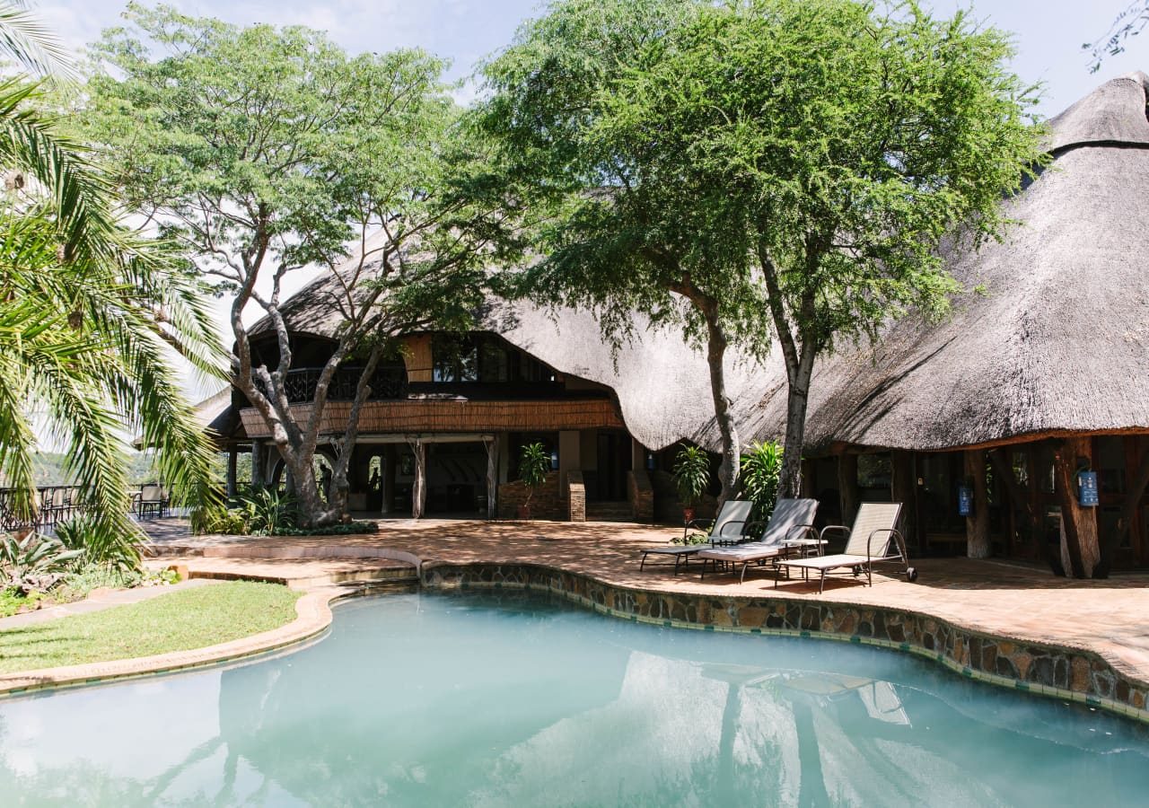 Chilo gorge safari lodge pool area 1280