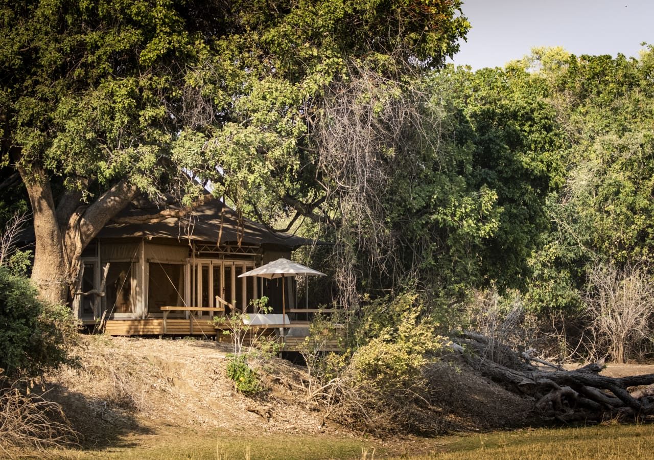 Chikwenya tent exterior and setting 1280