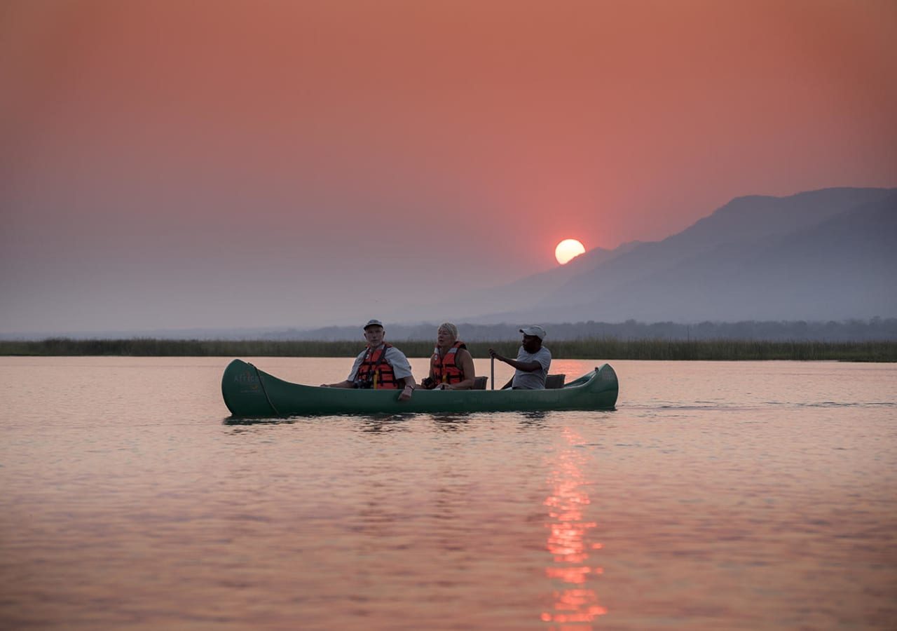 Zambezi expeditions safari camp zambezir river canoe 1280