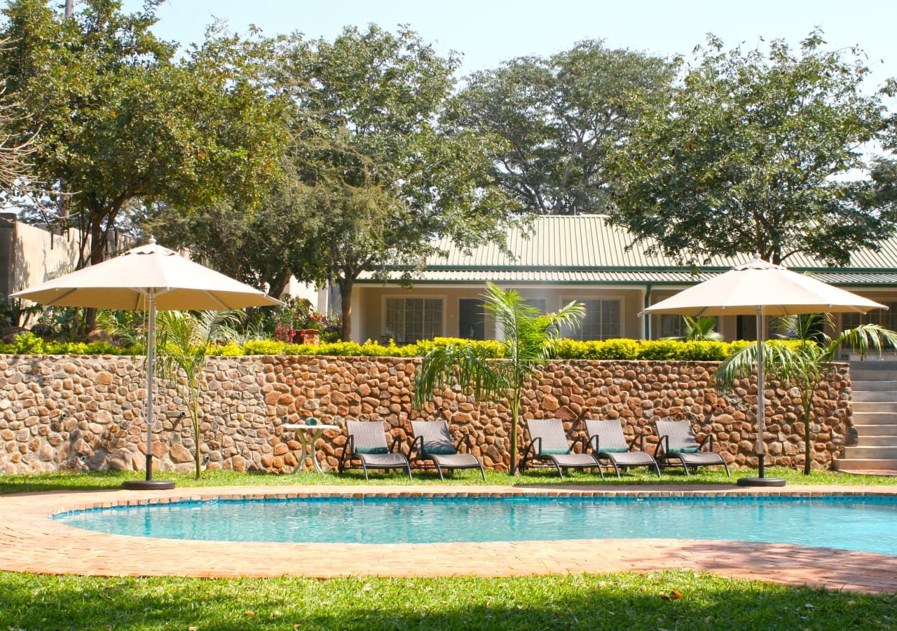 Batonka guest lodge swimming pool 1280