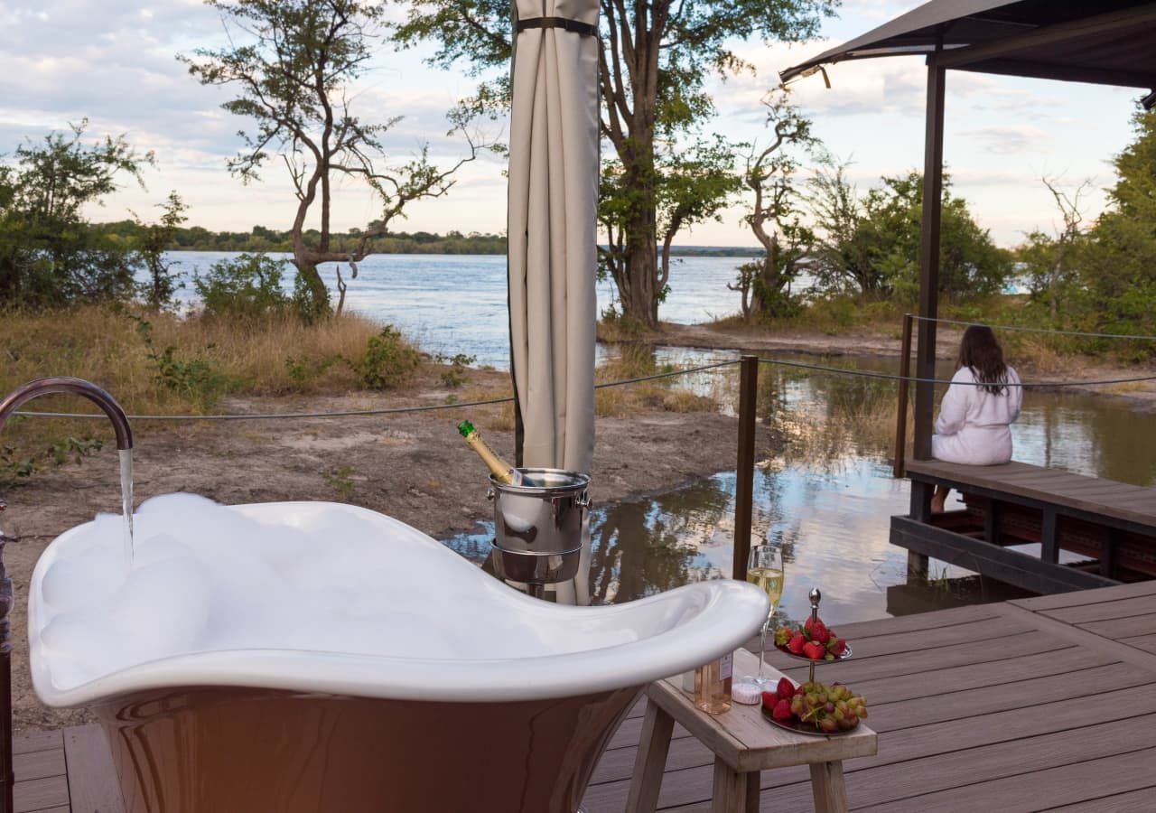 Old drift lodge outdoor bath with a view 1280